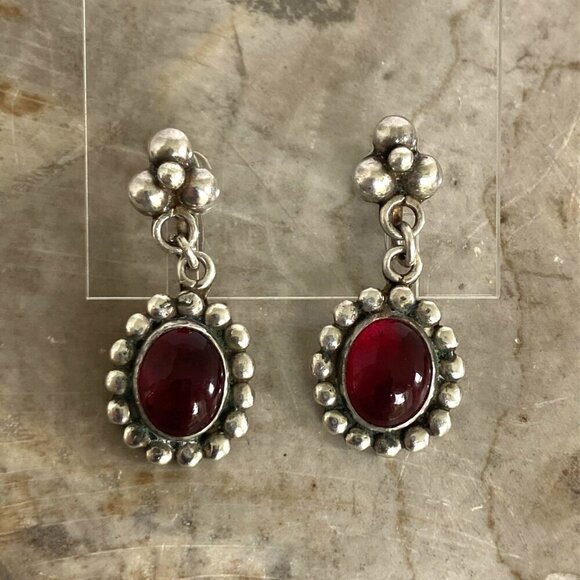 VTG Sterling Silver Mexico Bead Ball Oval Red Glass Screw Back Dangle Earrings - Picture 1 of 16